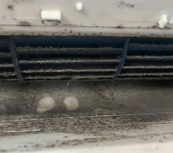 崆峒空调吹的风有股烧焦味是怎么回事